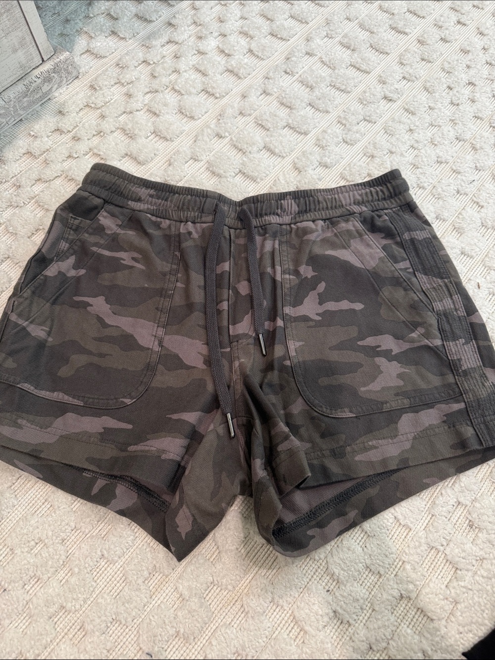 Athleta Women's Camo Elastic-Waist Athletic Shorts - Black/Grey
